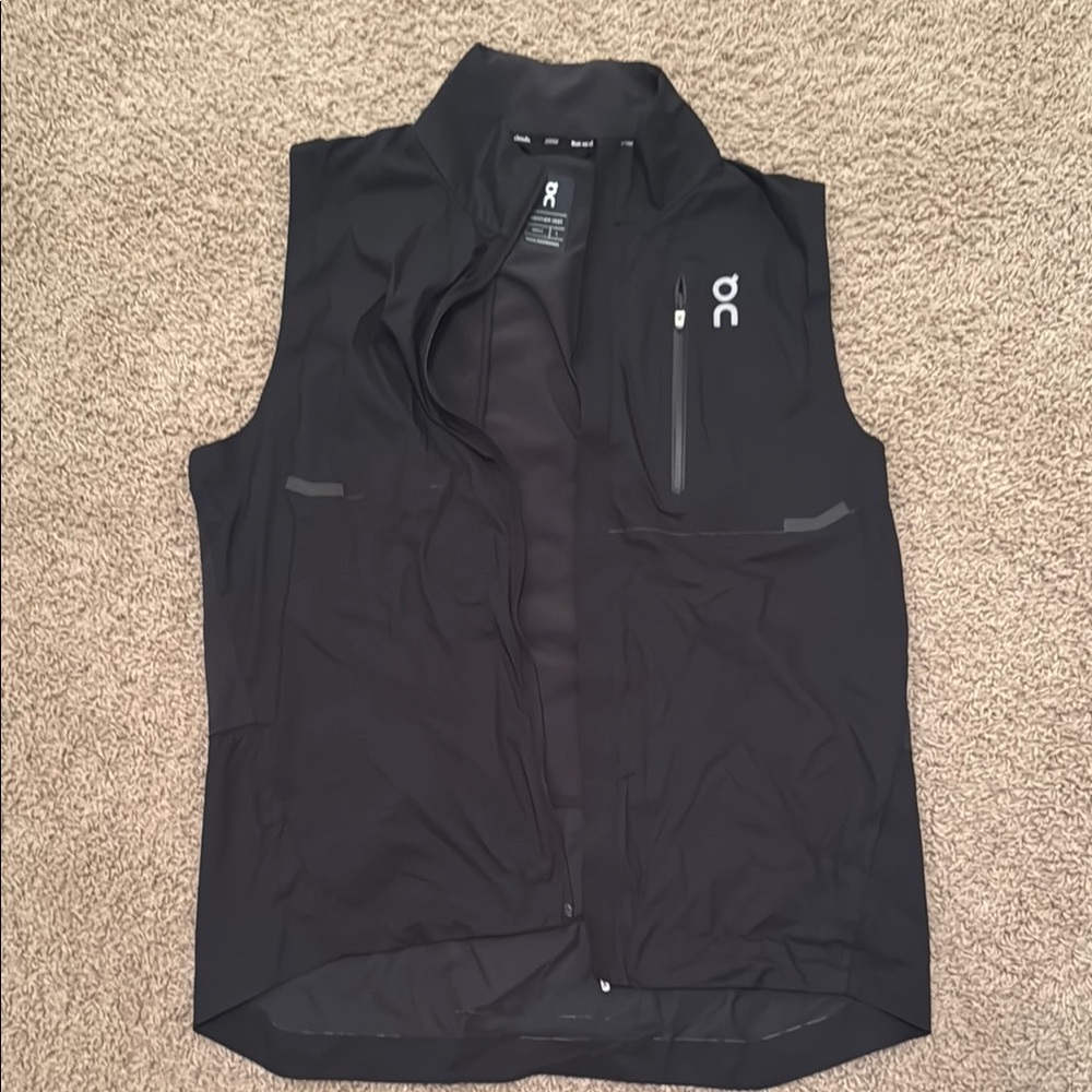 On Running Black Performance Vest men’s Large